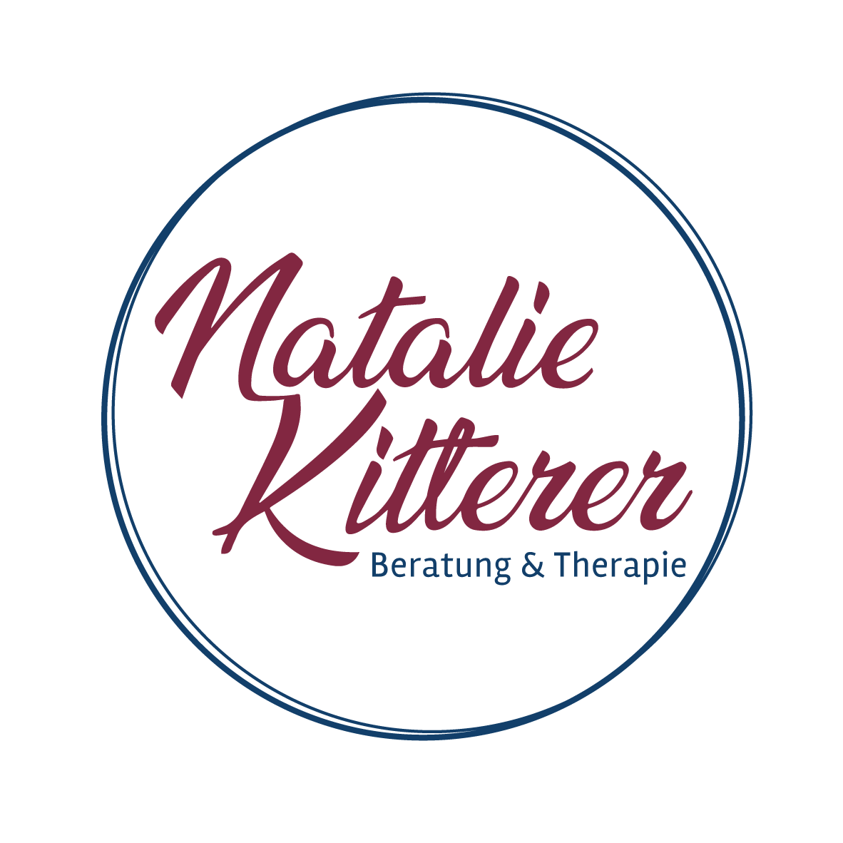 Logo Natalie Kitterer Beratung und Therapie, ein weißer Kreis mit blauer Umrandung und roter Handschrift und klein in blau die Tätigkeits-Bezeichnung